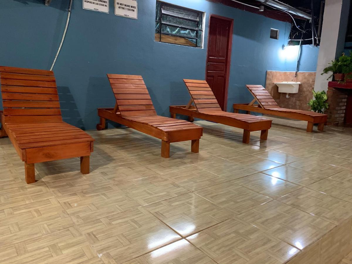 Litt Iguazu Hostal Пуэрто-Игуасу Экстерьер фото